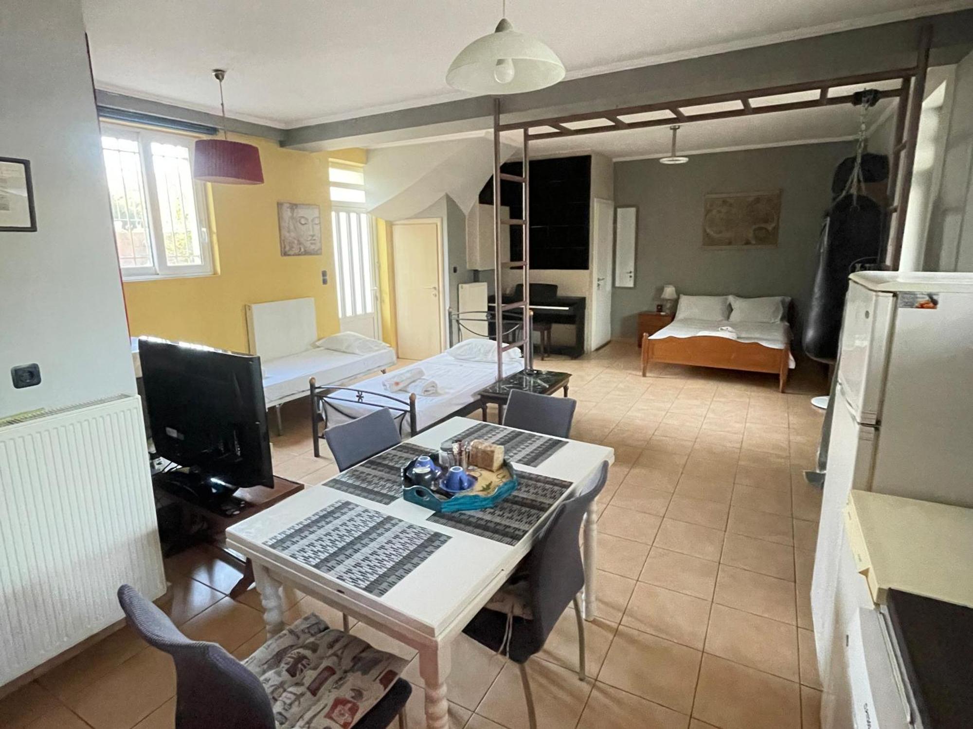 Patras - Independent Studio In Quiet Area 외부 사진